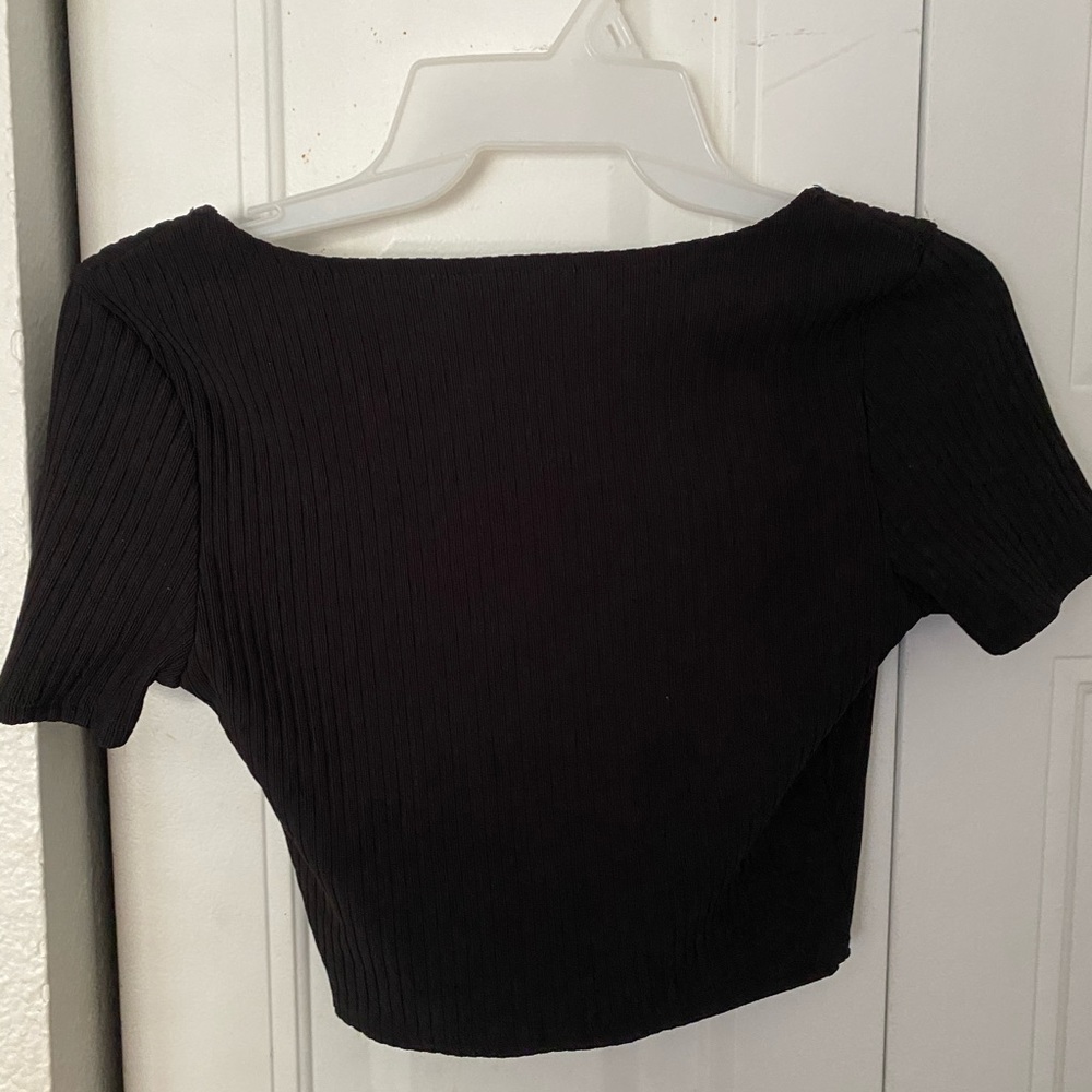 crop top - Picture 2 of 2